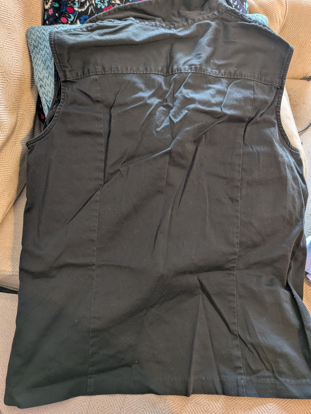Van Heusen Sleeveless Button-Down Shirt in Black - Picture 7 of 7